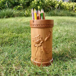 Künstlerischer Stifthalter aus Bambus